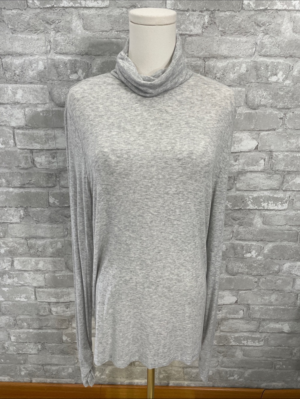 Fabletics Heather Light Gray Cowl Neck Ribbed Top